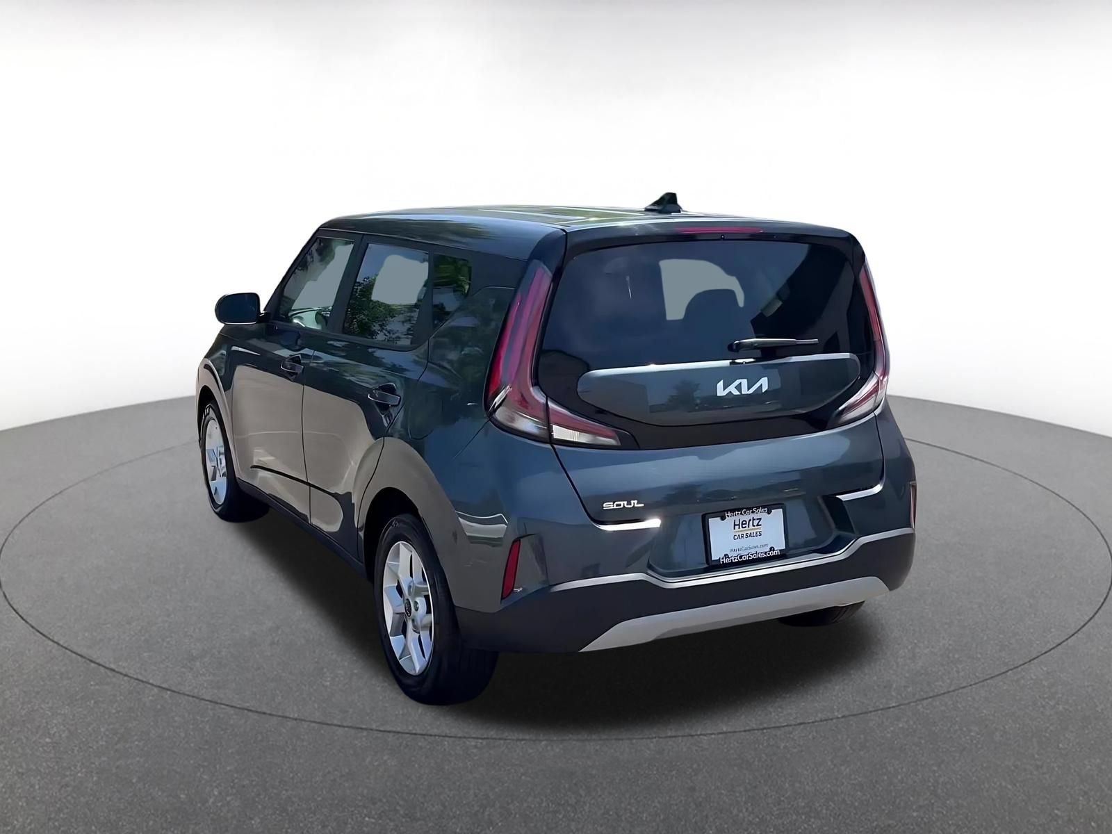Used 2025 Kia Soul LX w/ LX Technology Package FWD image 11