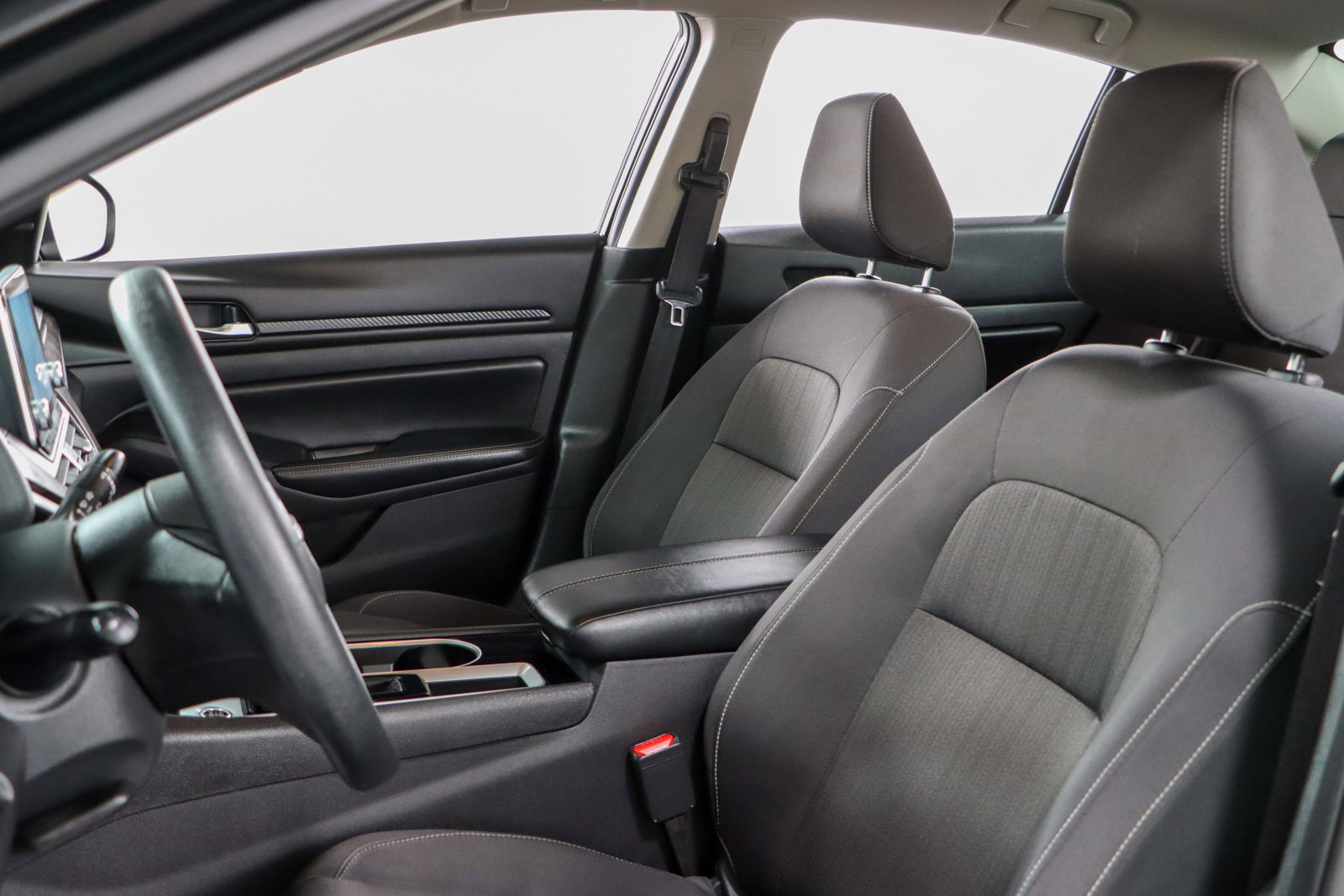 Used 2024 Nissan Altima 2.5 SV image 23