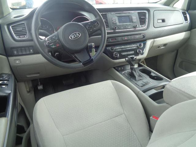 Used 2016 Kia Sedona L image 25