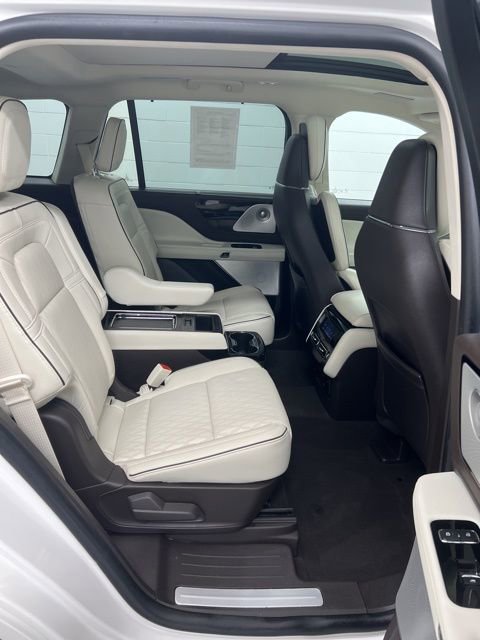 Used 2022 Lincoln Aviator Black Label w/ Class IV Trailer Tow Package AWD/4WD image 19