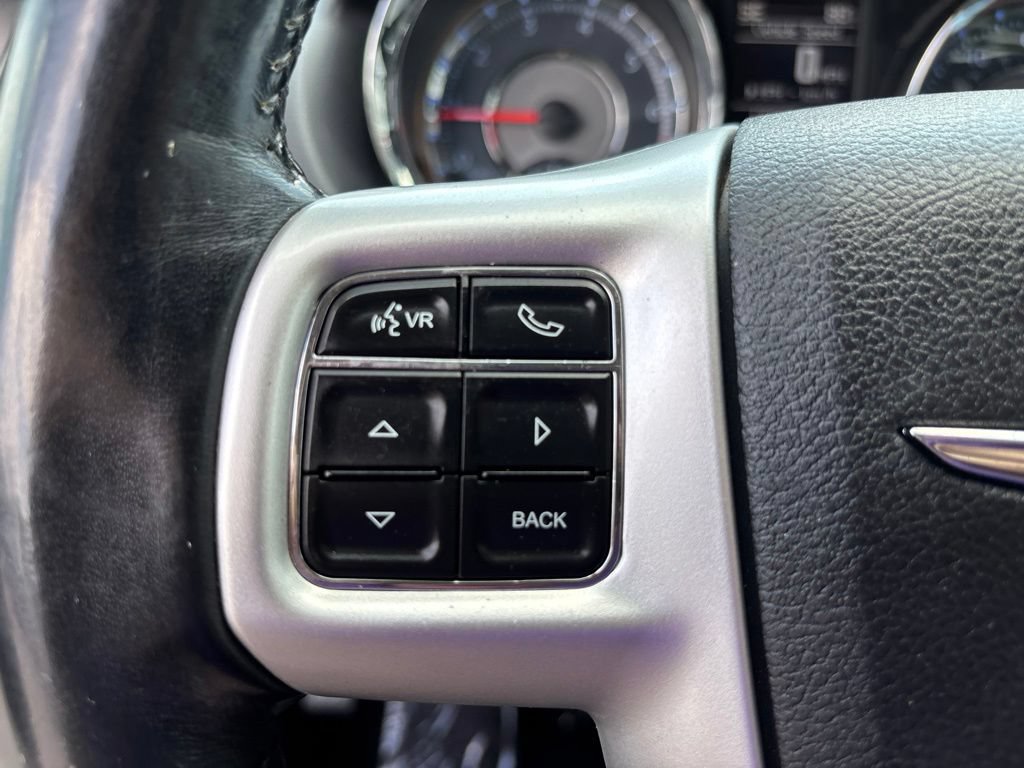 Used 2014 Chrysler Town & Country Touring FWD image 18