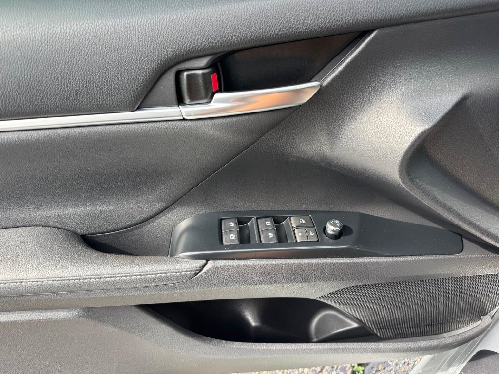 Used 2019 Toyota Camry XSE FWD image 18