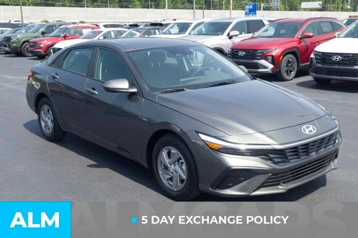 Certified 2026 Hyundai Elantra SE FWD image 3