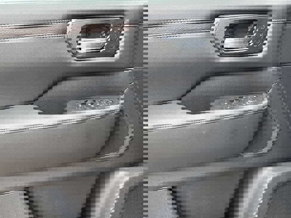 New 2026 Nissan Armada SL w/ Captain's Chari Seat Package image 19