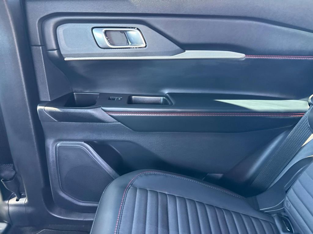 Certified 2026 Ford Explorer ST-Line w/ ST-Line Street Pack image 14