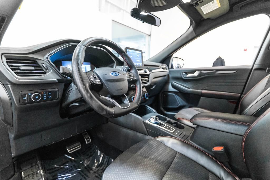 Used 2023 Ford Escape ST-Line Select AWD/4WD image 4