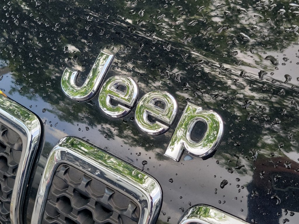 Used 2019 Jeep Cherokee Limited AWD/4WD image 12