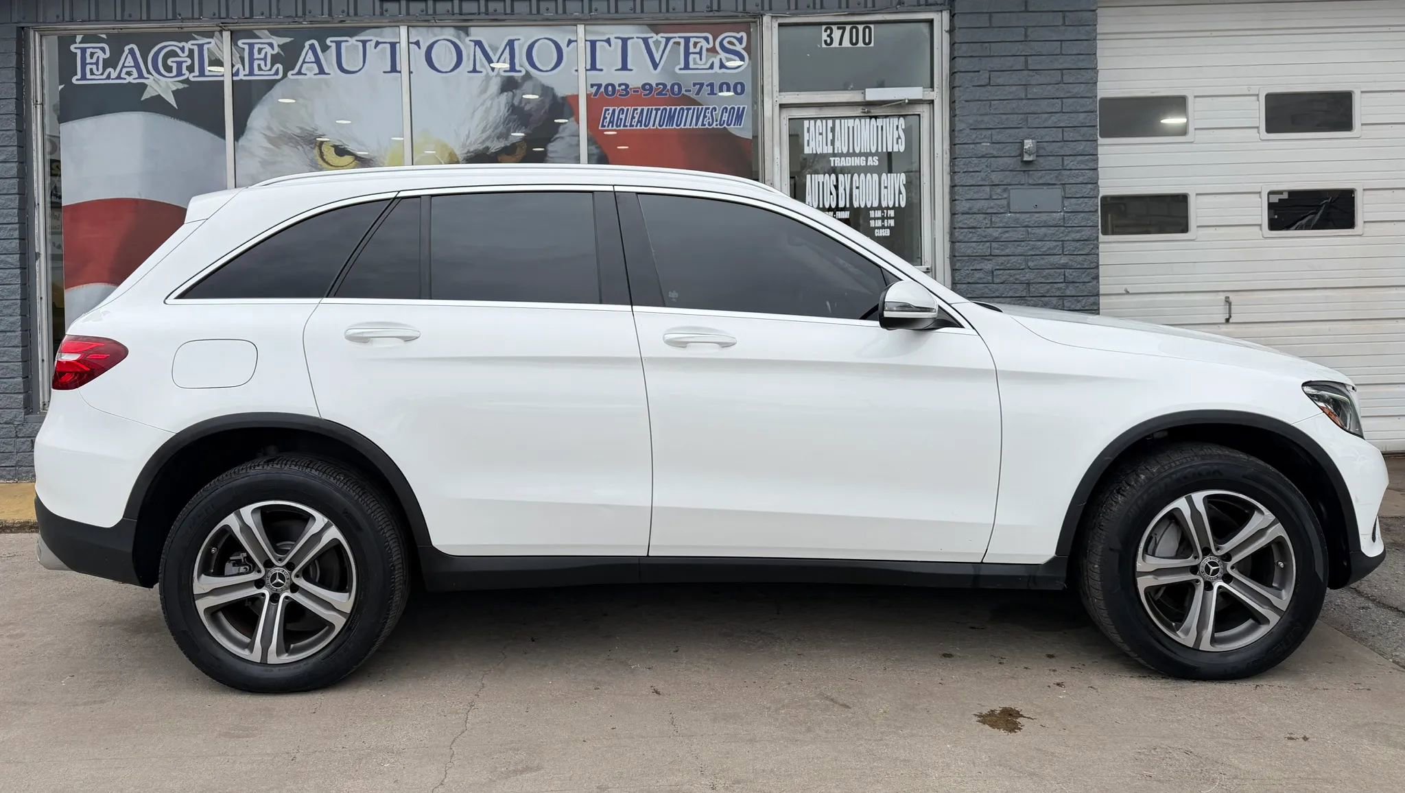 Used 2019 Mercedes-Benz GLC 300 4MATIC w/ Premium Package image 2