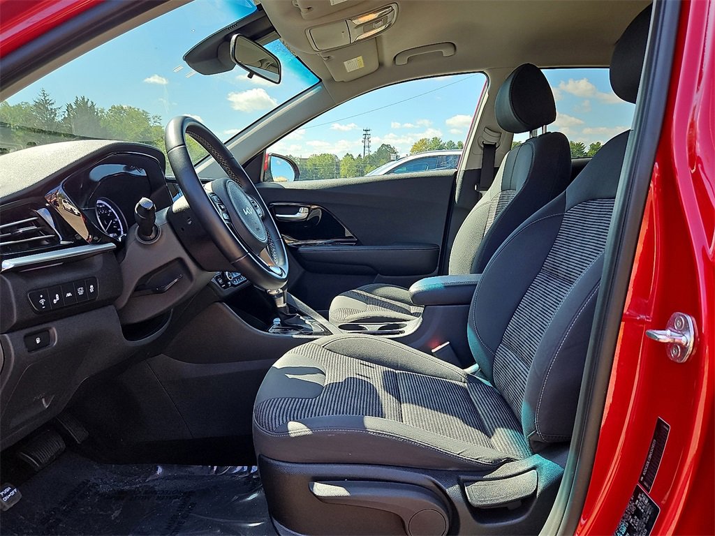 Certified 2022 Kia Niro LXS image 14