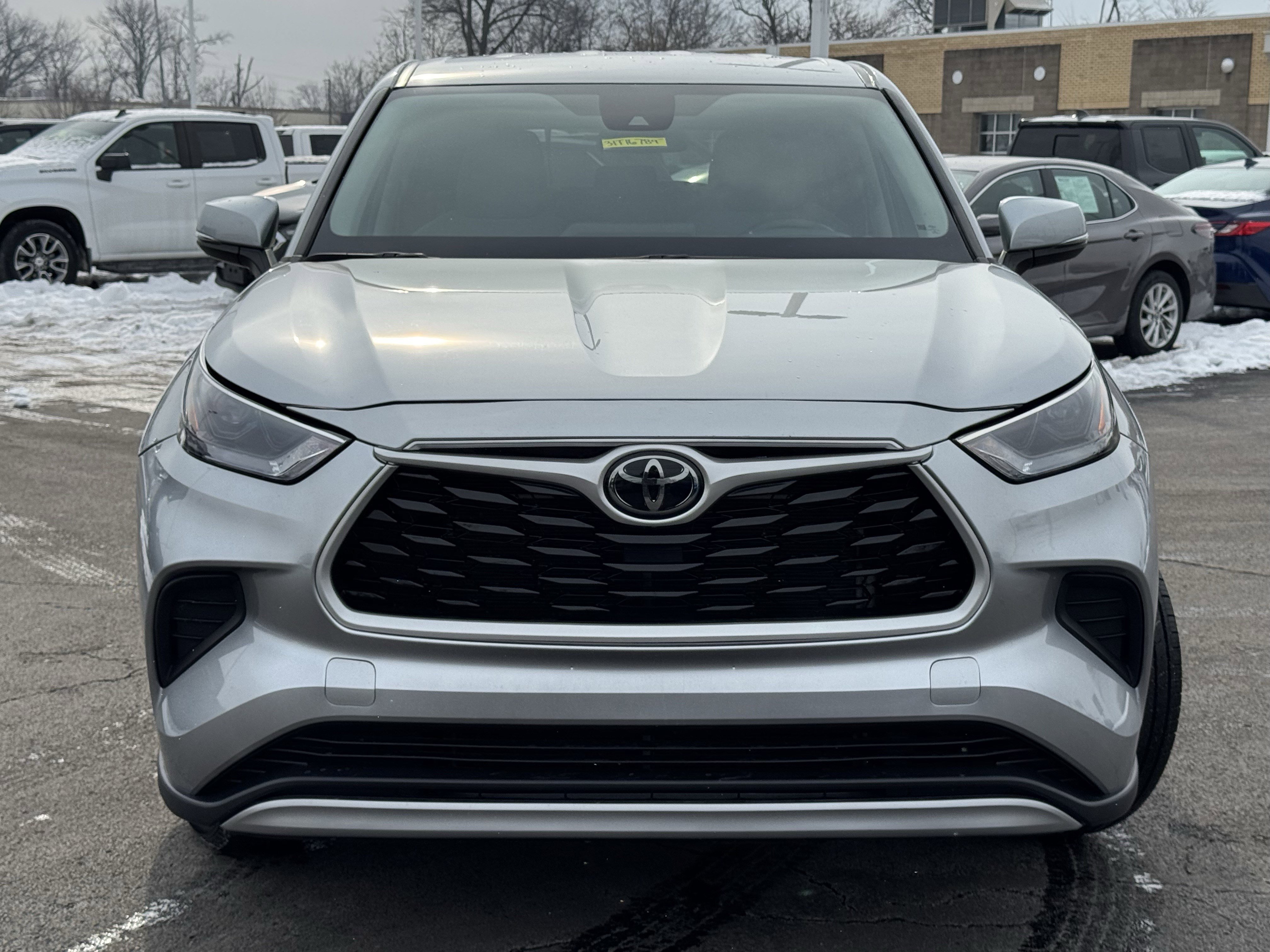 Used 2023 Toyota Highlander L image 17