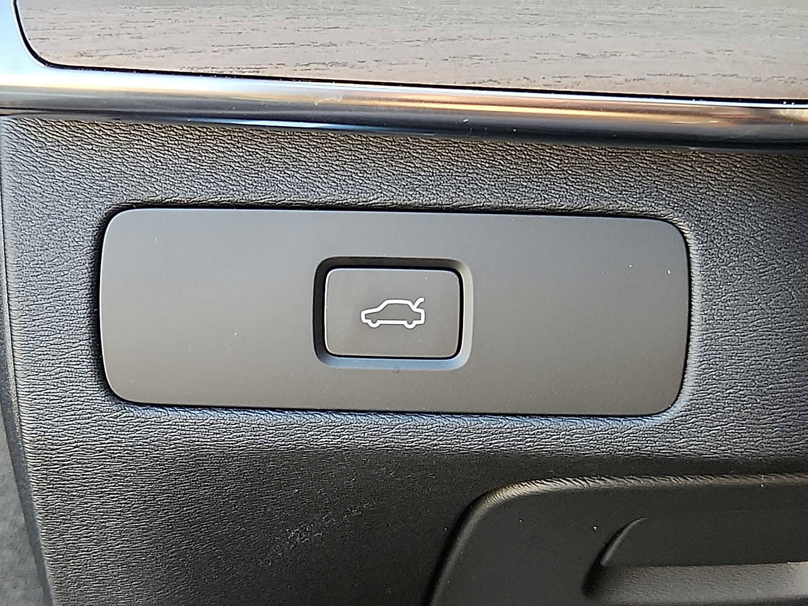 Used 2026 Volvo XC90 B6 Plus w/ Protection Package Premier image 22