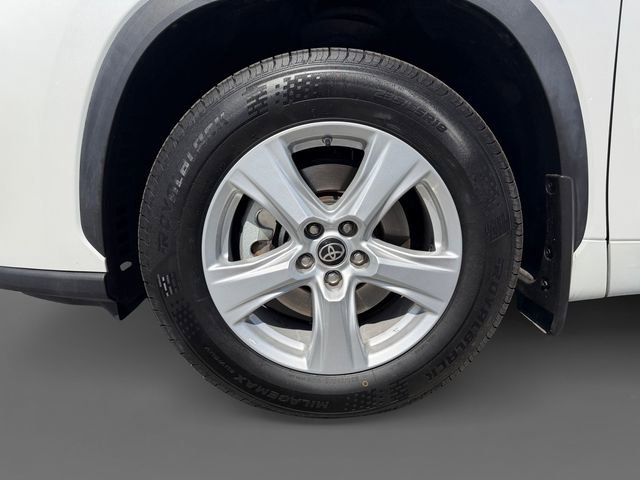 Certified 2024 Toyota Highlander LE AWD/4WD image 12