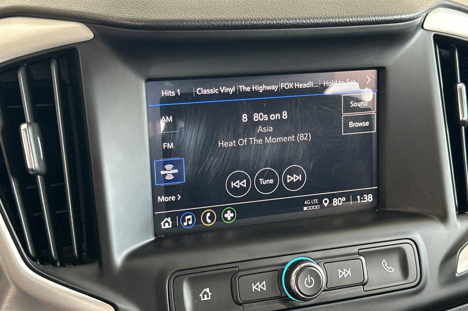 Used 2024 GMC Terrain SLE w/ Elevation Edition image 18