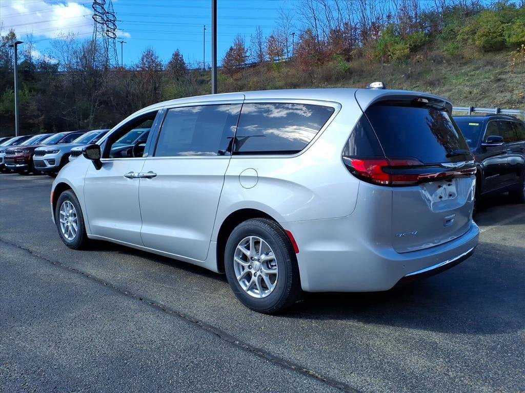 New 2026 Chrysler Pacifica Select video 3