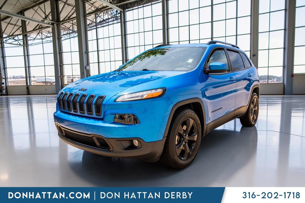 Used 2018 Jeep Cherokee Latitude w/ Altitude Package FWD image 25