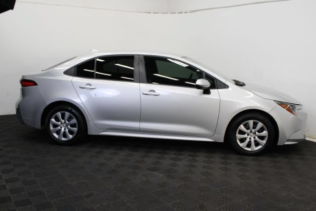 Used 2020 Toyota Corolla LE FWD image 4