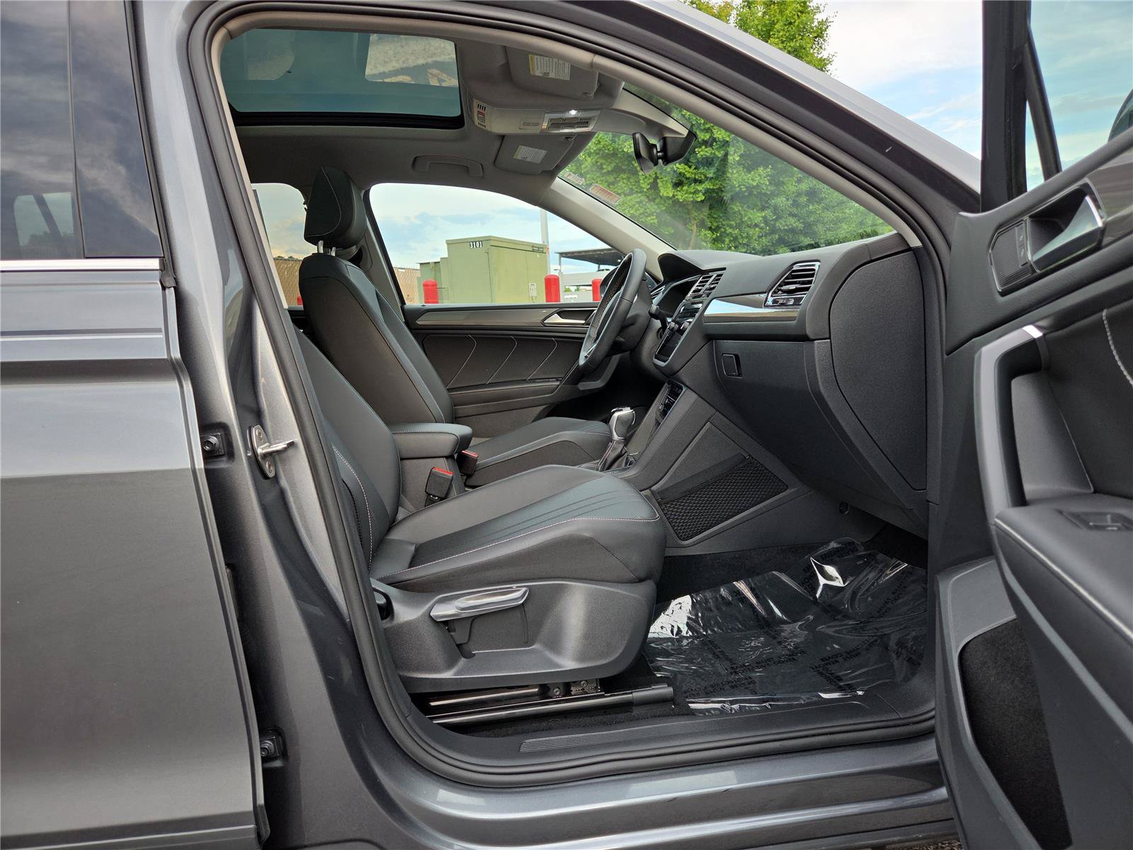 Certified 2023 Volkswagen Tiguan SE AWD/4WD image 26