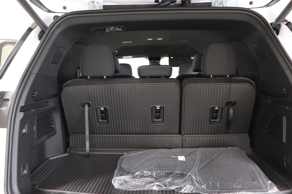 New 2026 Chevrolet Traverse LT w/ Driver Confidence Package FWD image 27