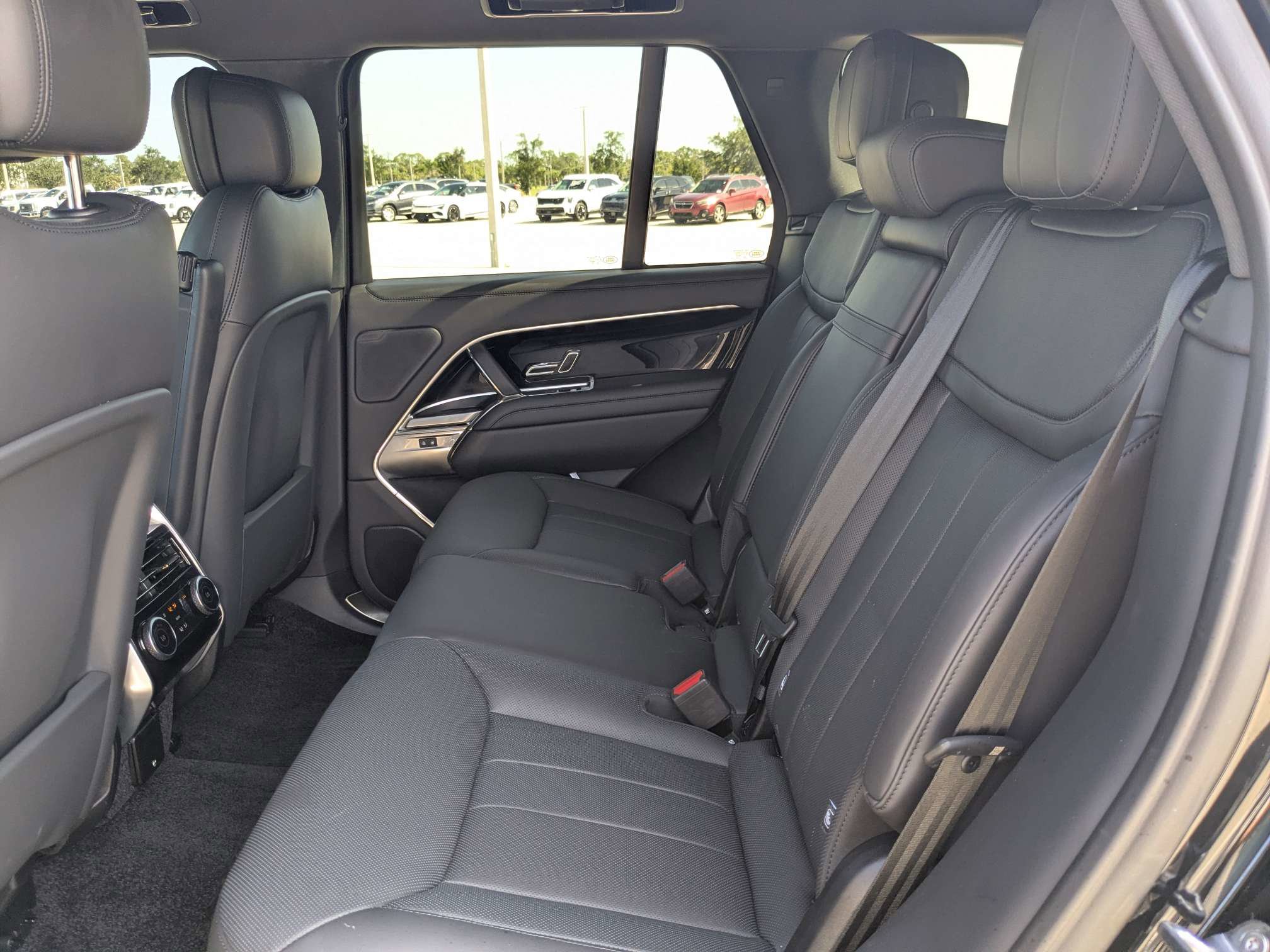 Used 2025 Land Rover Range Rover SE AWD/4WD image 16