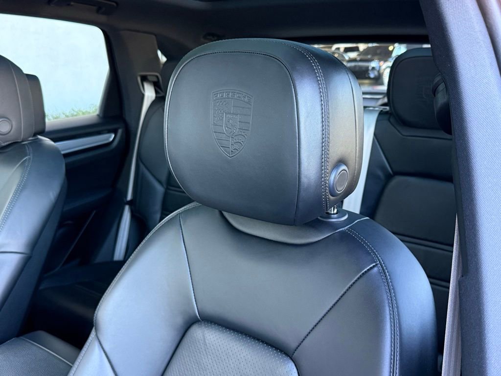 Used 2023 Porsche Cayenne S image 3