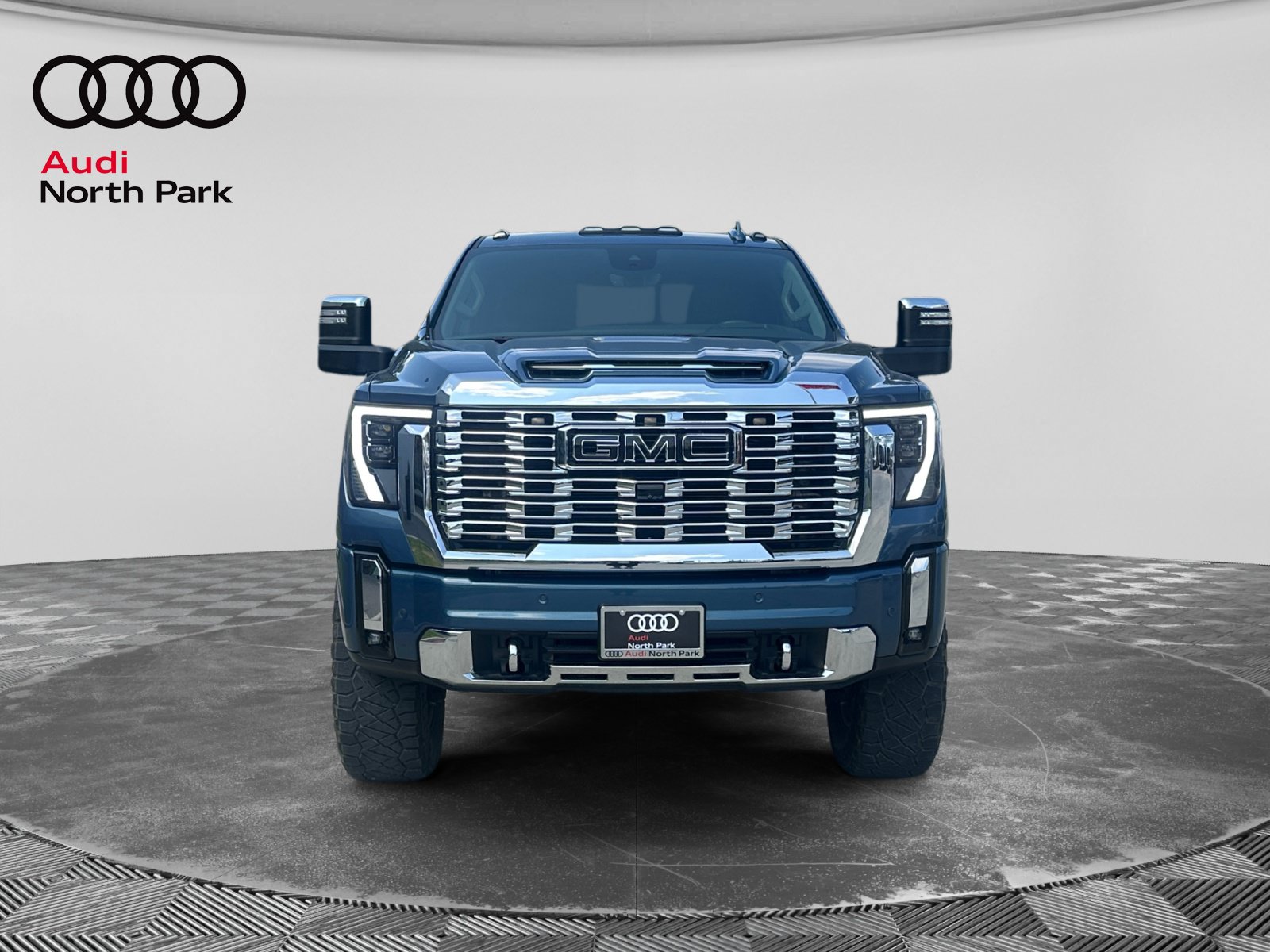 Used 2025 GMC Sierra 2500 Denali w/ Denali Reserve Package AWD/4WD image 8