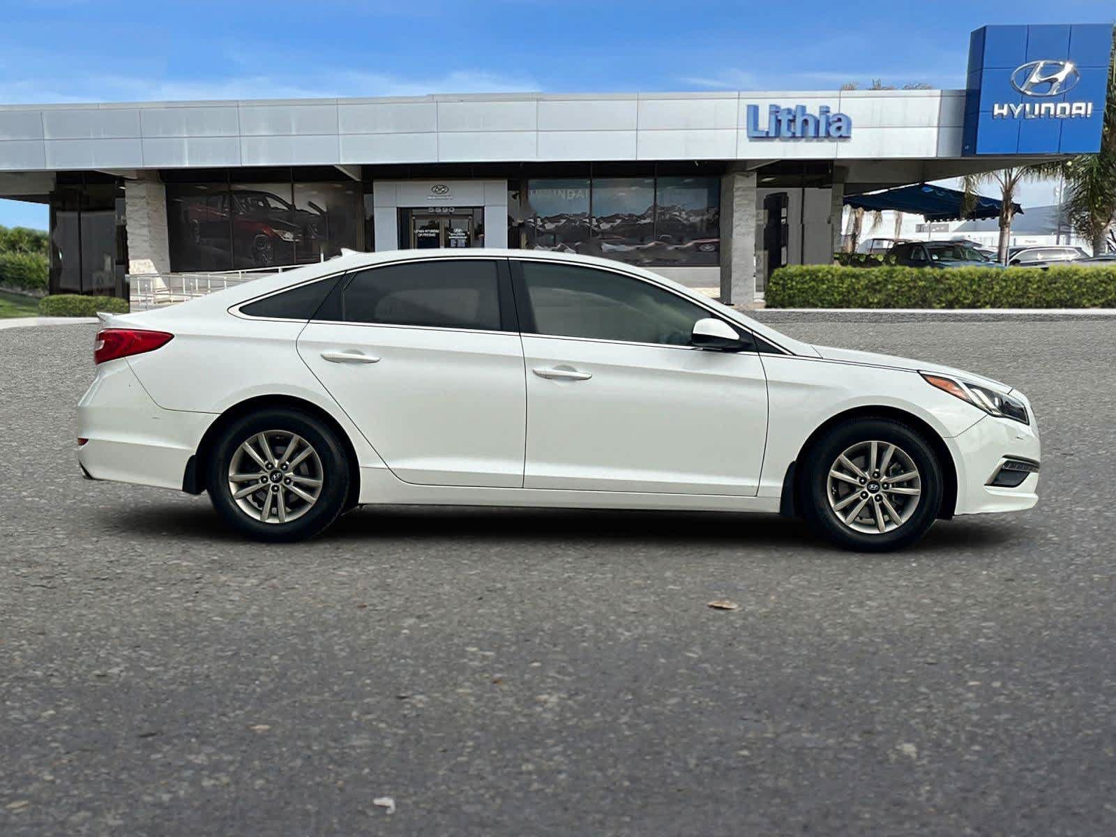 Used 2015 Hyundai Sonata SE w/ Option Group 09 FWD image 9