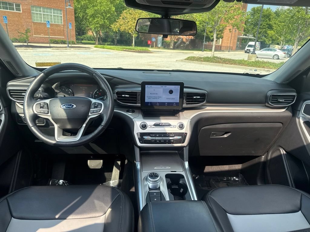 Used 2022 Ford Explorer XLT w/ Equipment Group 202A AWD/4WD image 28