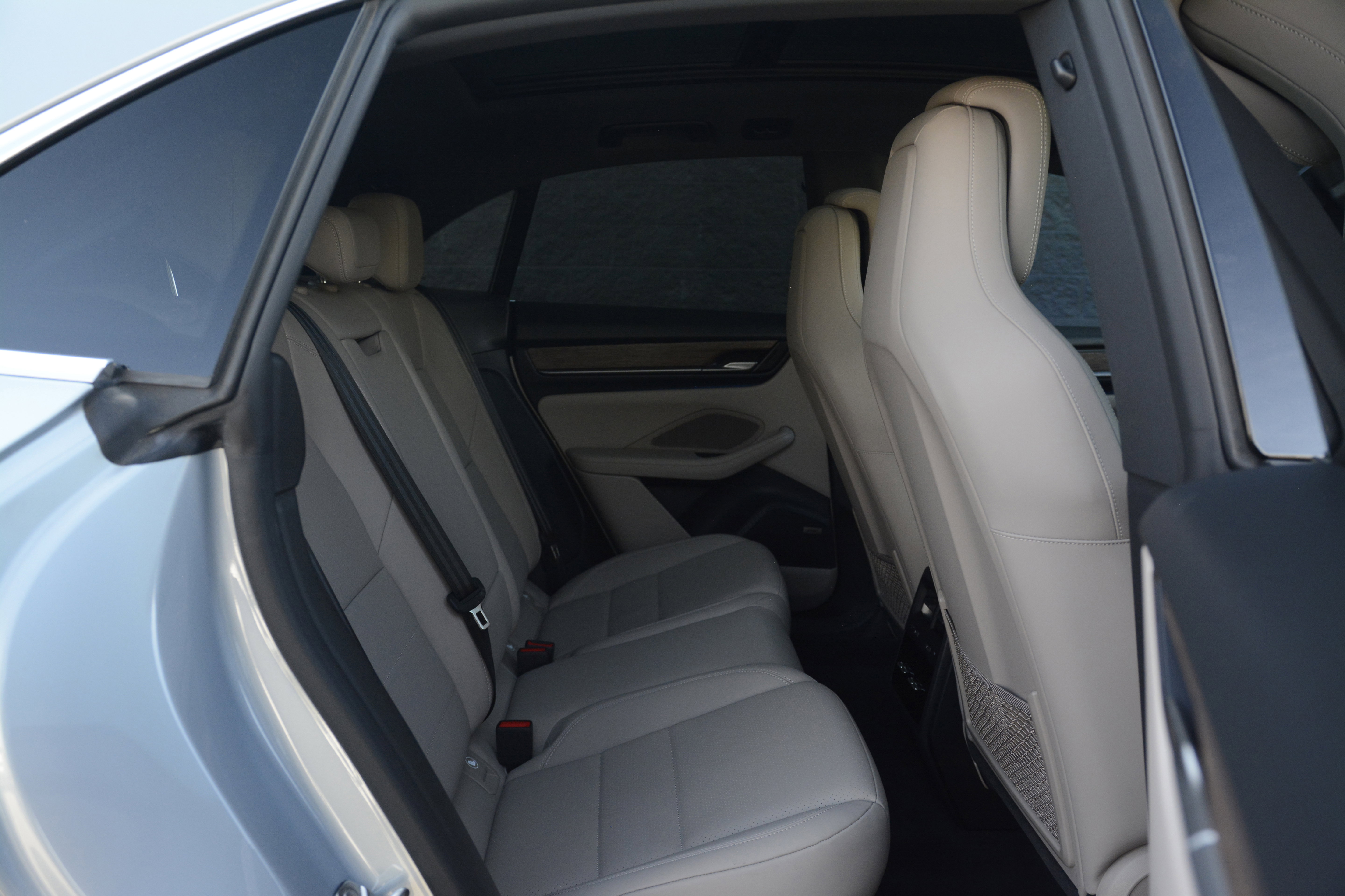 Certified 2025 Porsche Macan 4S Electric image 35