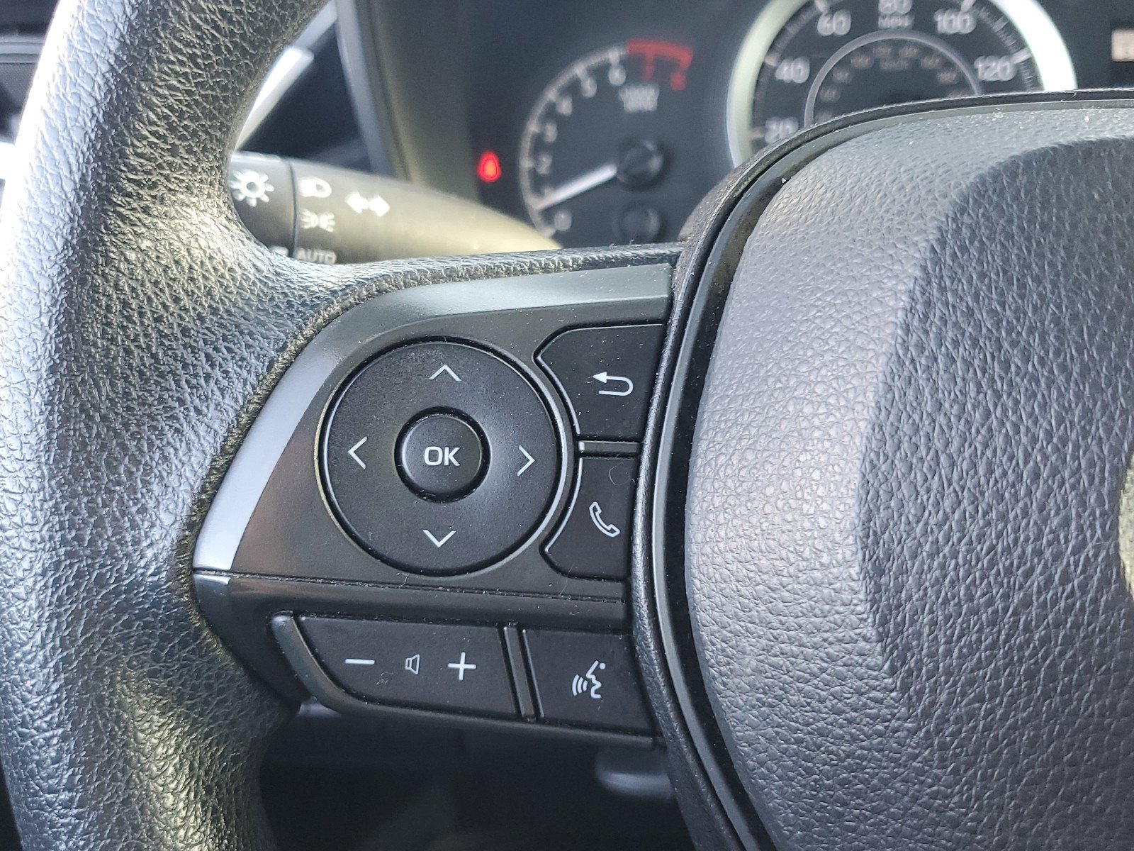 Used 2022 Toyota Corolla LE image 30