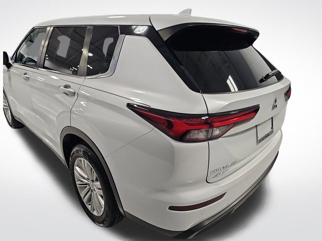 Used 2022 Mitsubishi Outlander ES image 25