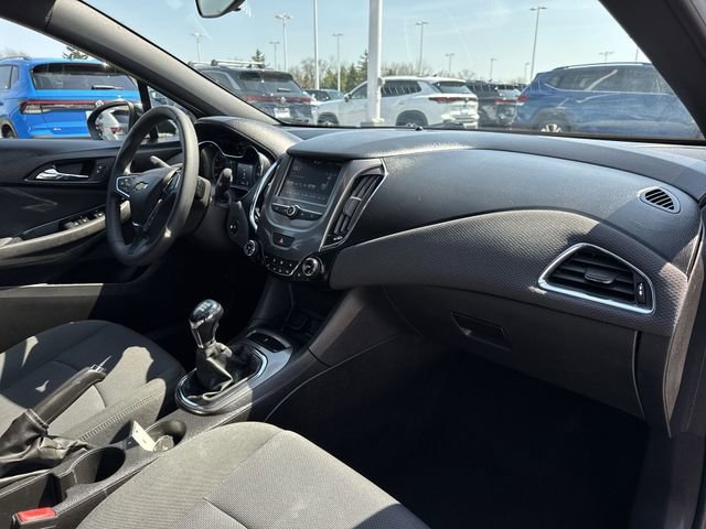 Used 2017 Chevrolet Cruze LT w/ Convenience Package image 27