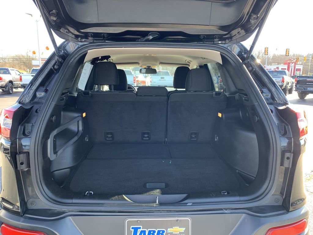 Used 2015 Jeep Cherokee Latitude w/ Cold Weather Group image 18