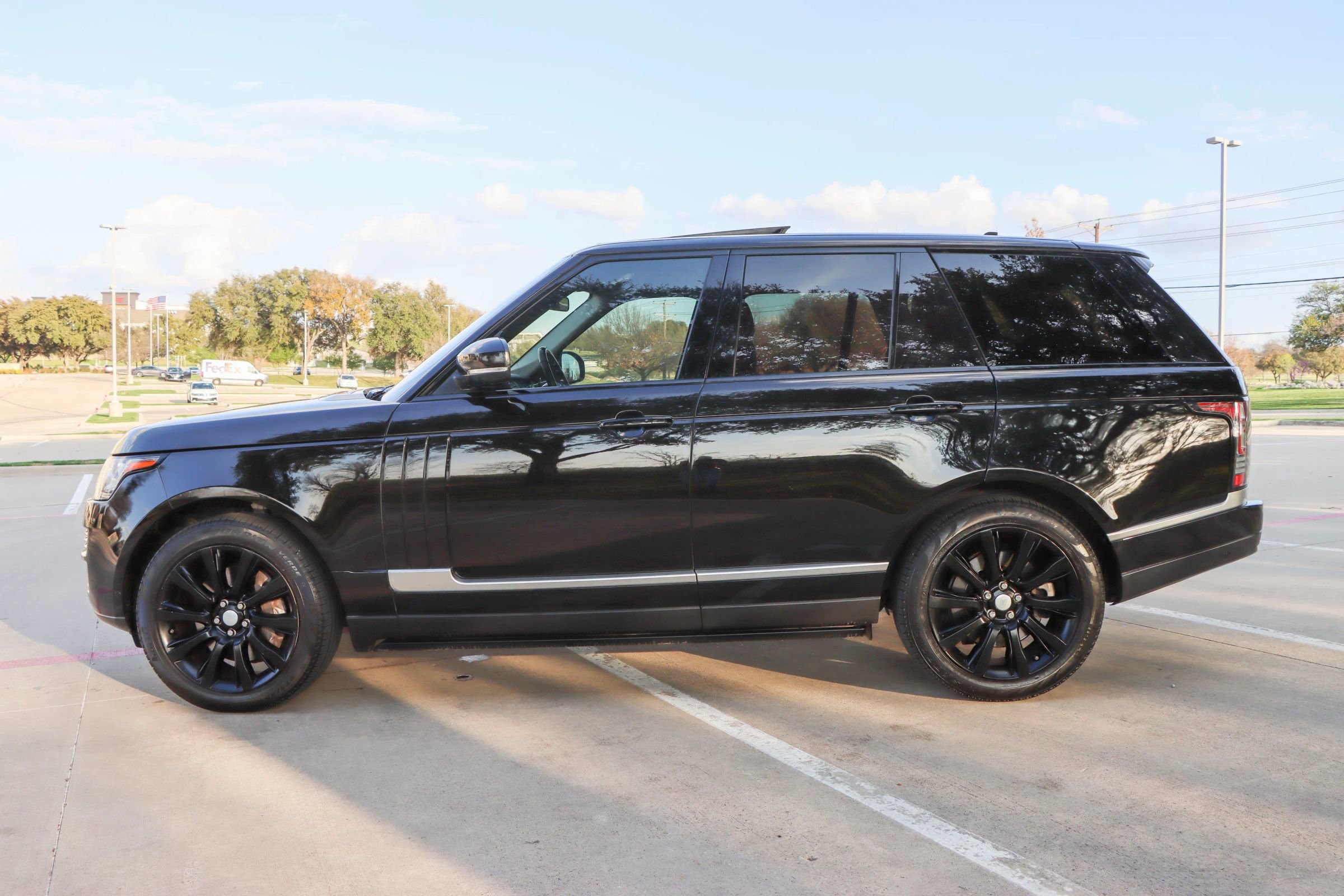 Used 2016 Land Rover Range Rover Supercharged image 4