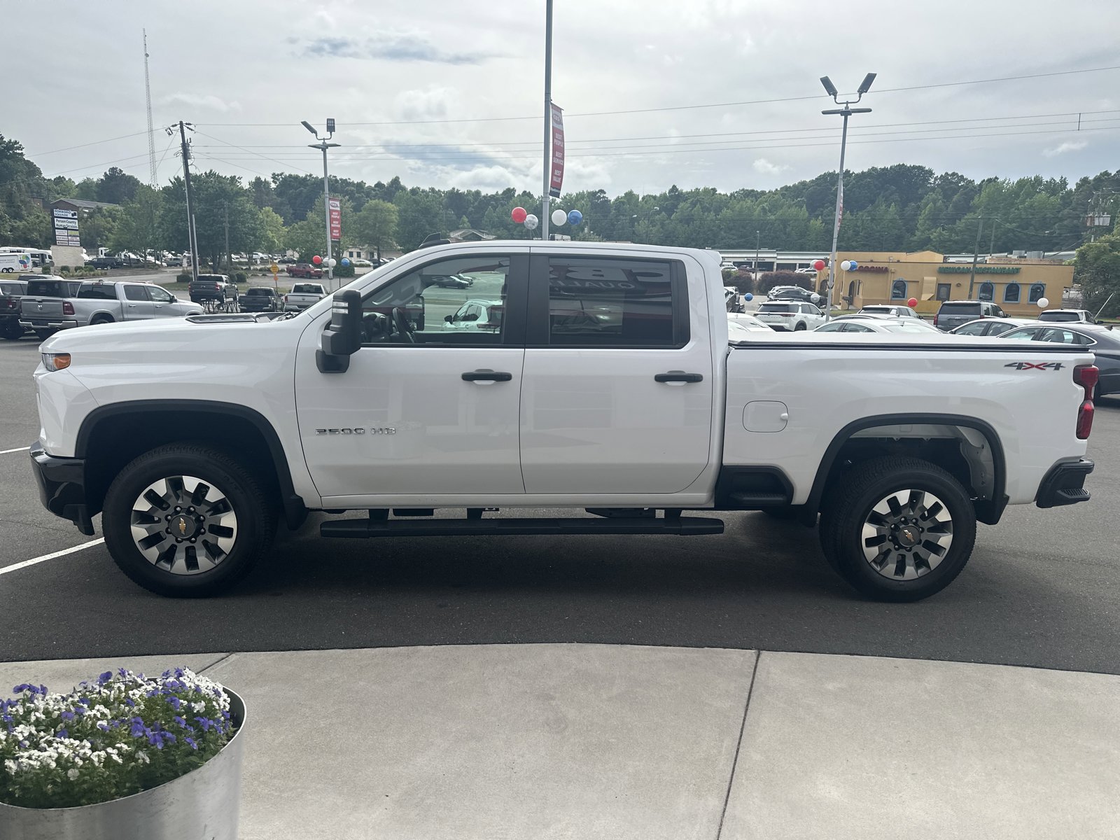 Used 2022 Chevrolet Silverado 2500 Custom w/ Custom Value Package AWD/4WD image 5