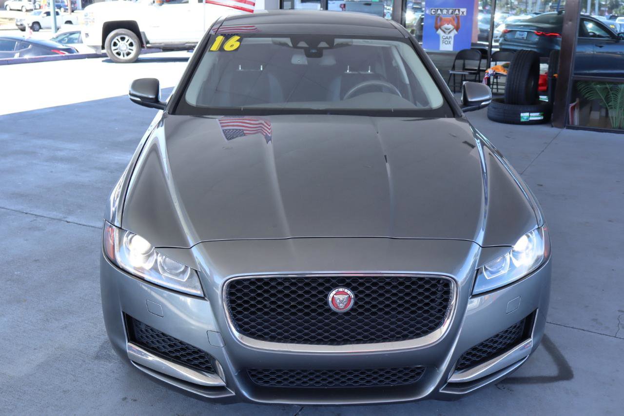 Used 2017 Jaguar XF Premium image 10