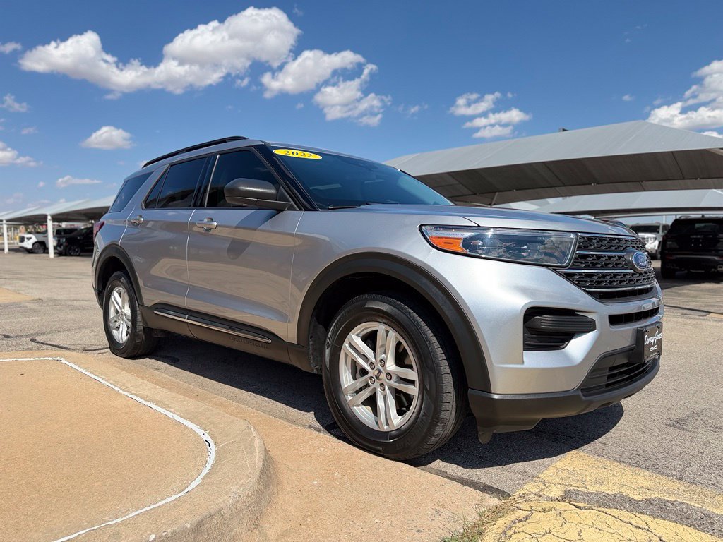 Used 2022 Ford Explorer XLT w/ Class IV Trailer Tow Package AWD/4WD image 3