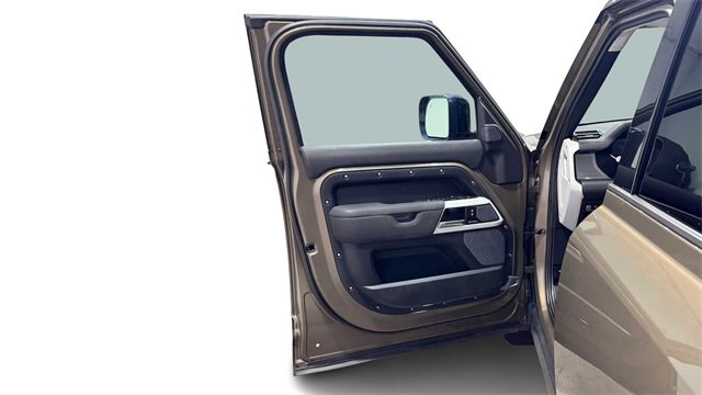 Used 2020 Land Rover Defender 110 SE image 10