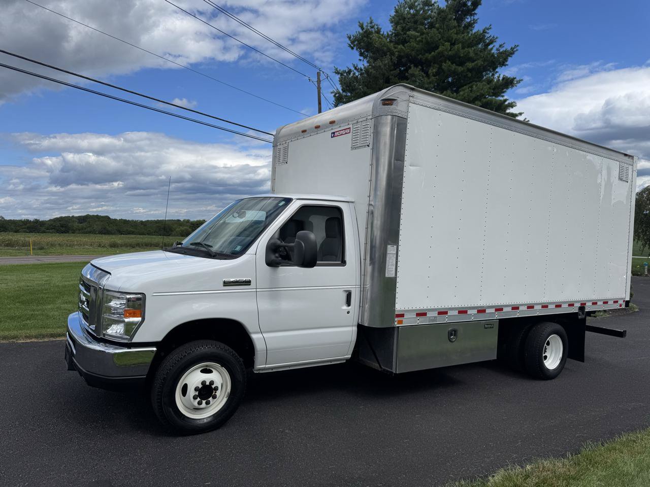 Used 2019 Ford E-450 and Econoline 450 Super Duty w/ Power Windows & Locks Group RWD image 2