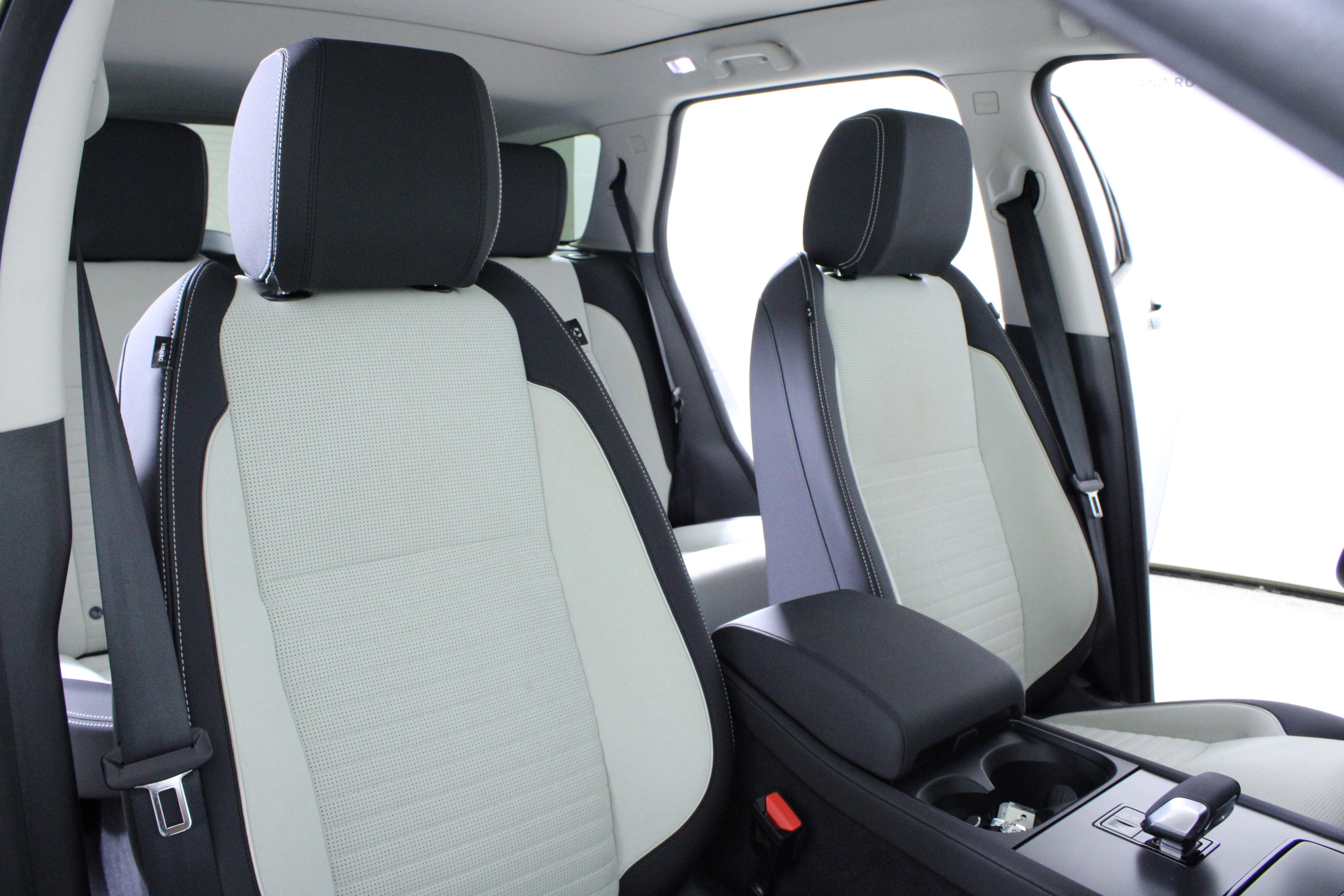 Used 2025 Land Rover Discovery Sport S image 18