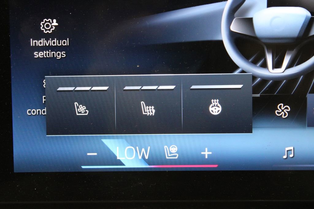 Used 2024 BMW X7 M60i w/ Executive Package image 35