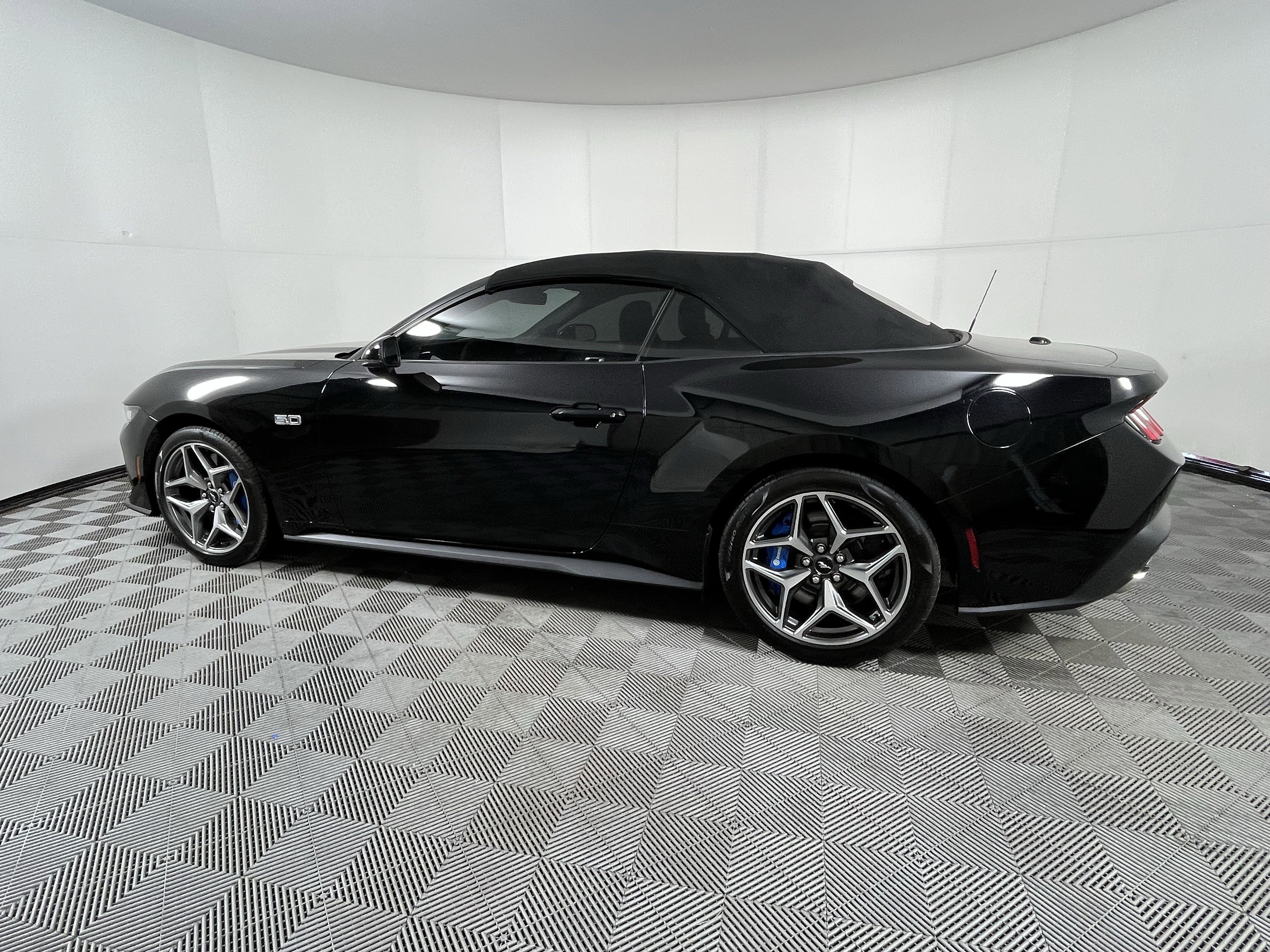 Used 2024 Ford Mustang GT Premium w/ GT Performance Package RWD image 2