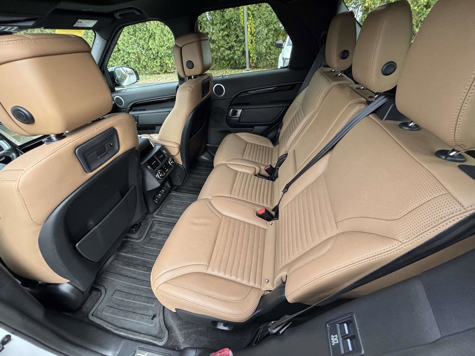 Used 2023 Land Rover Discovery S R-Dynamic image 13