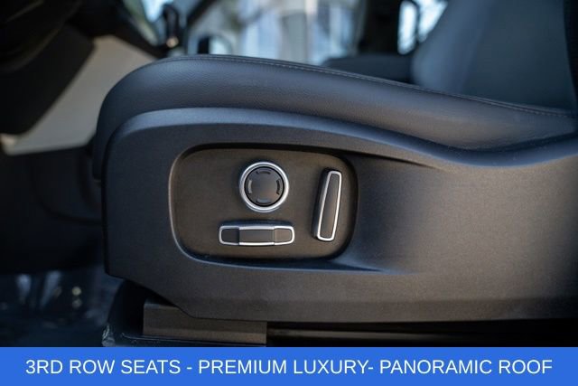 Used 2024 Land Rover Defender 130 S image 41