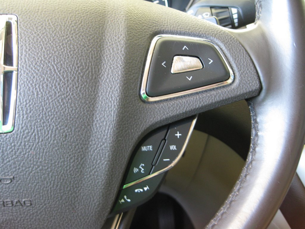 Used 2018 Lincoln MKC Reserve FWD image 17