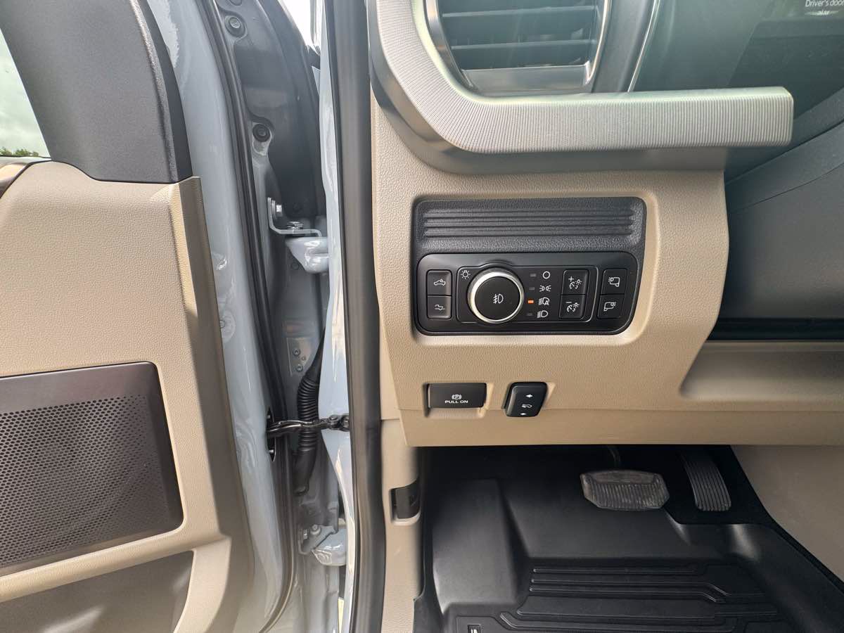 Used 2026 Ford F250 Platinum w/ Platinum Plus Package AWD/4WD image 15