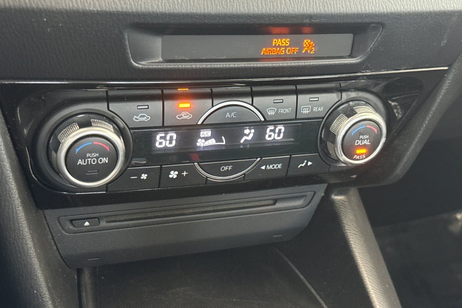 Used 2014 MAZDA MAZDA3 i Touring w/ Technology Package FWD image 25