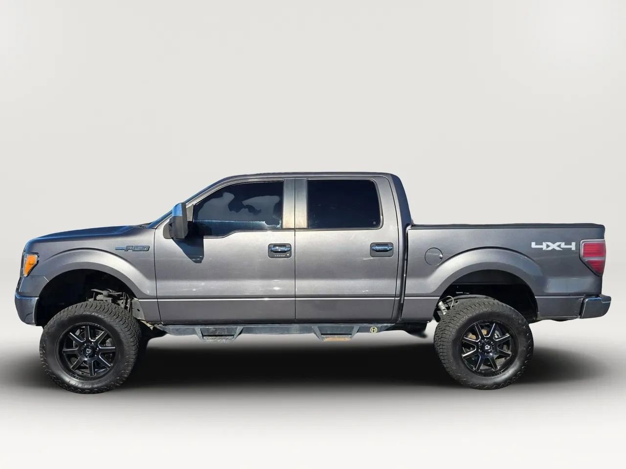 Used 2011 Ford F150 XLT w/ XLT Chrome Pkg AWD/4WD image 2