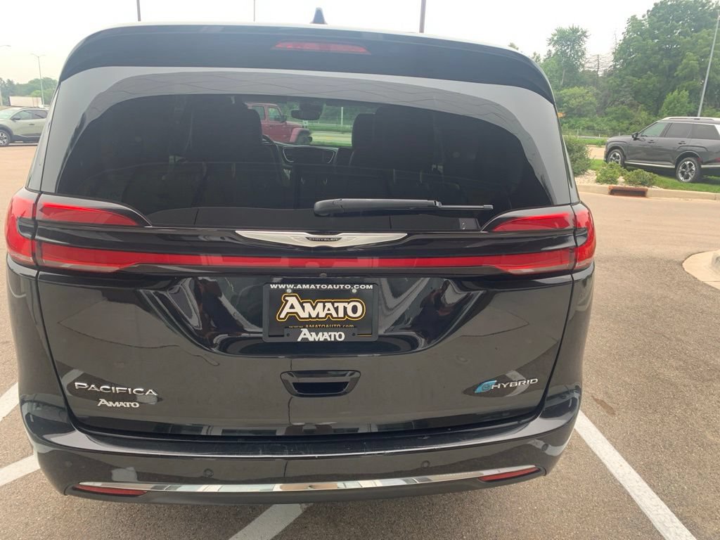 Used 2023 Chrysler Pacifica Touring-L FWD image 5