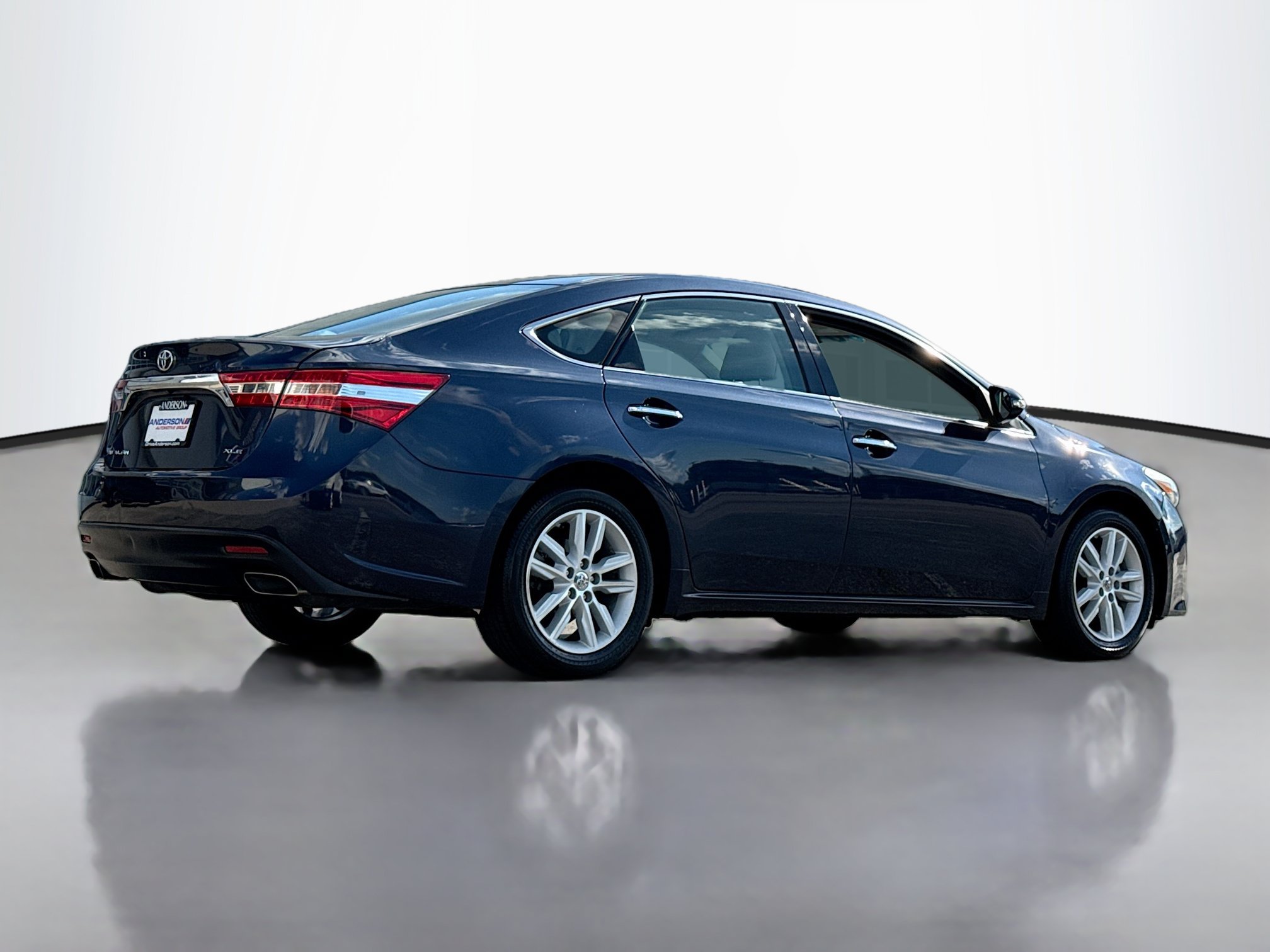Used 2014 Toyota Avalon Limited FWD video 2