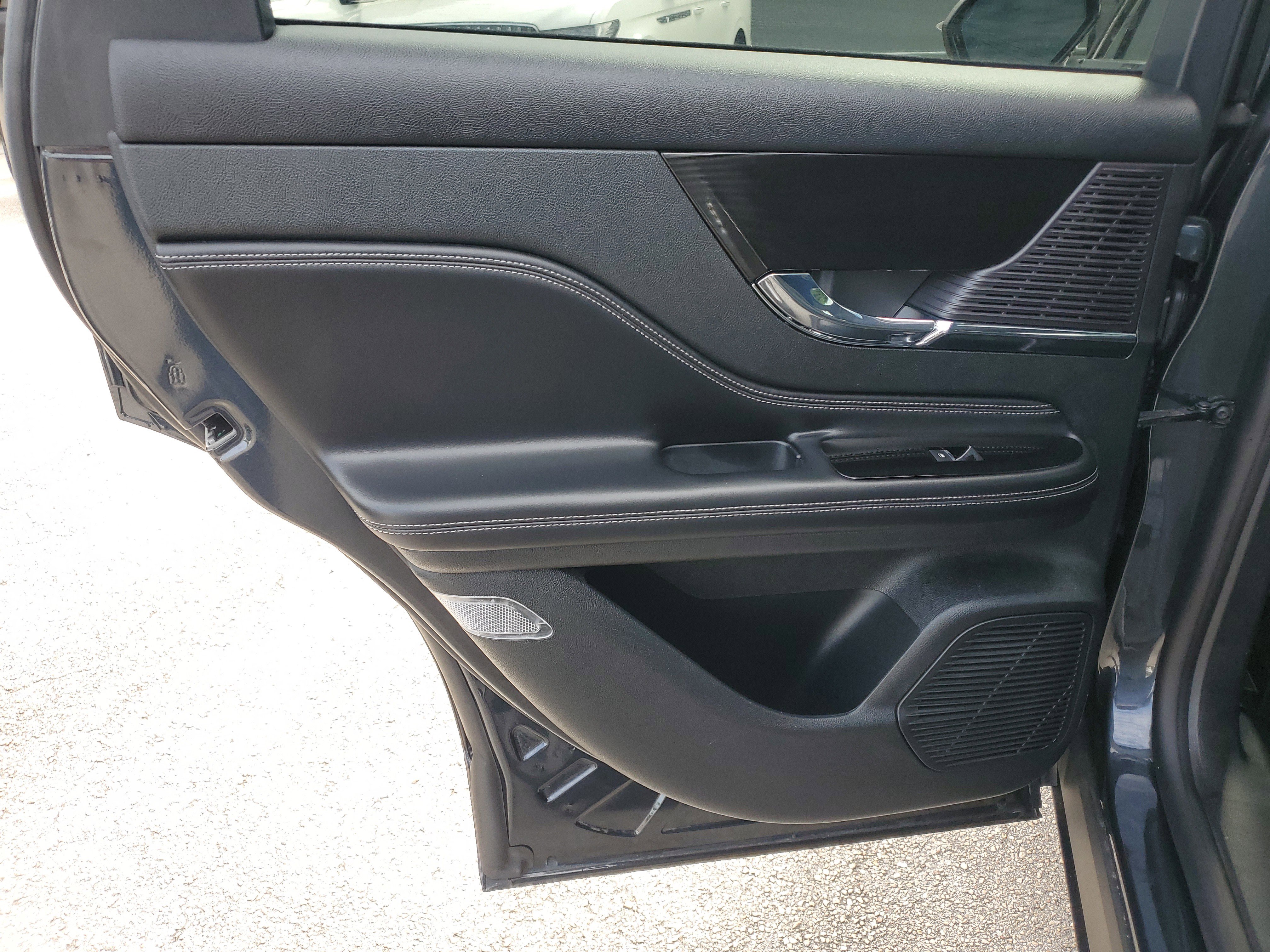 Certified 2022 Lincoln Corsair Reserve image 12